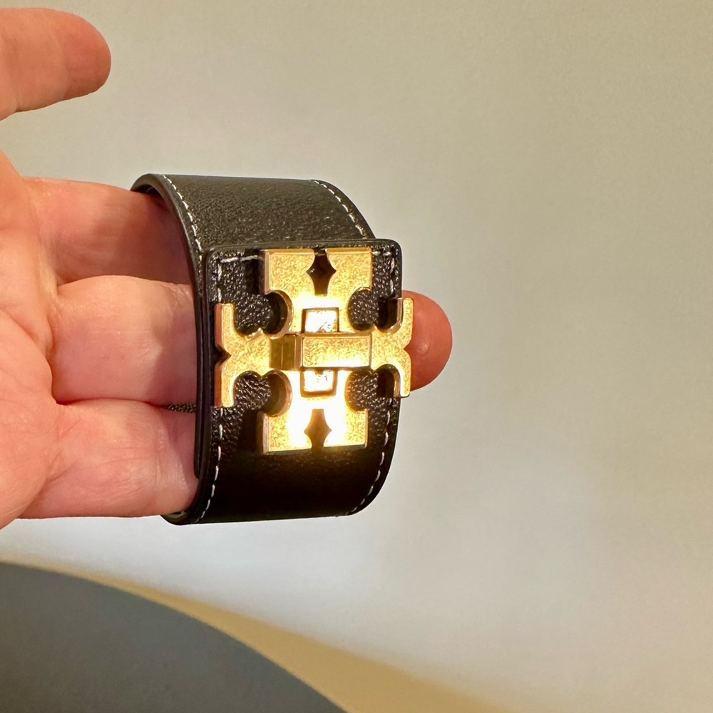 Tory Burch Authentic Luxe NWT Timeless Black Kira Turn-Lock Leather Bracelet - Picture 12 of 17